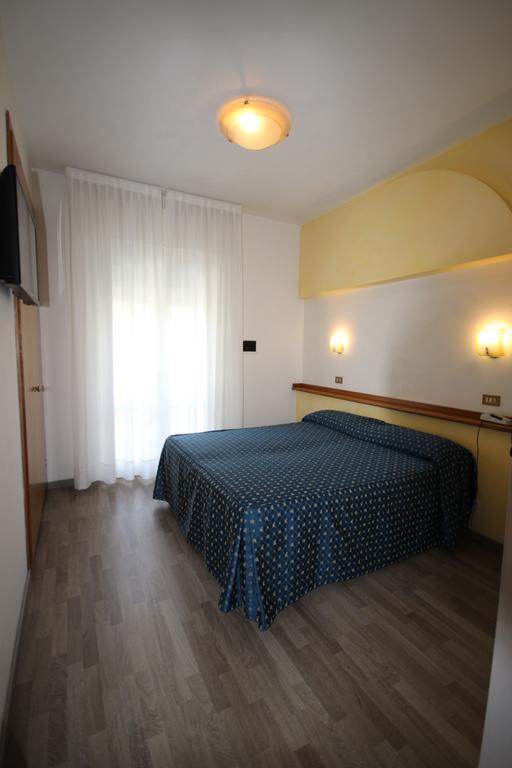Hotel Roma Лидо ди Йезоло Стая снимка