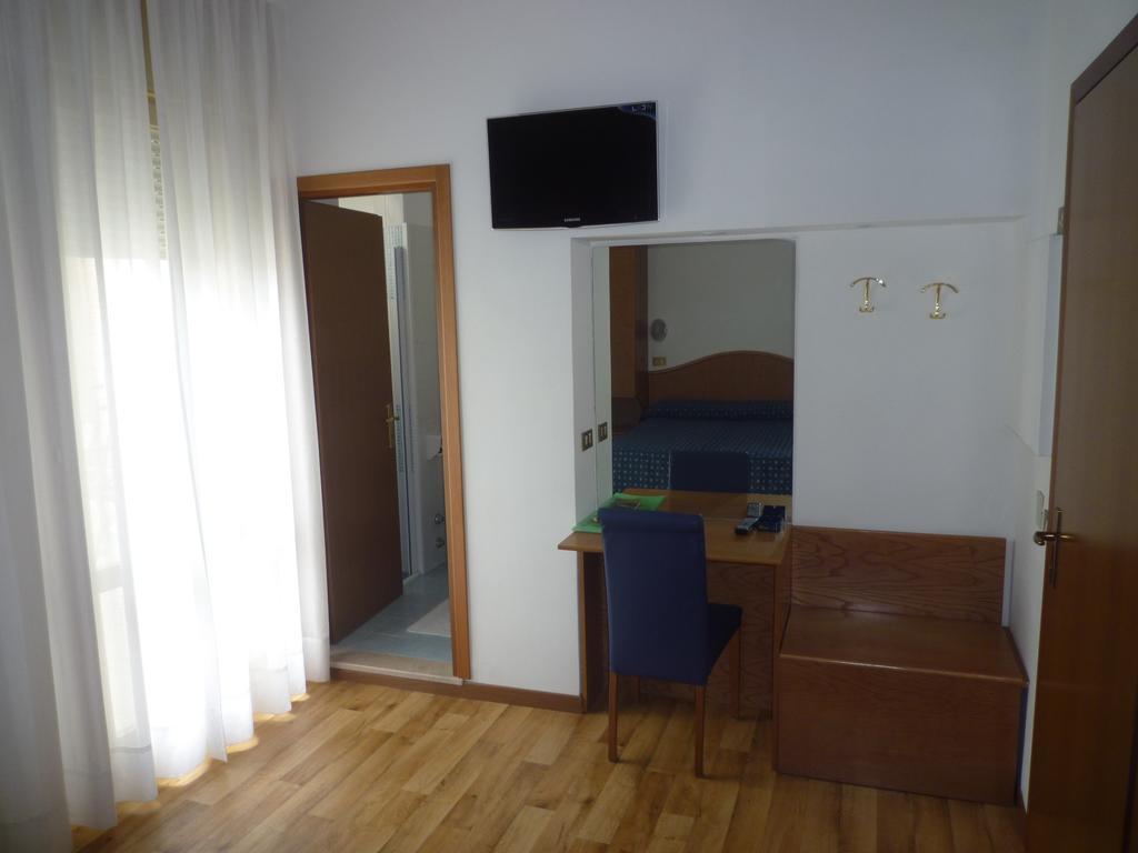 Hotel Roma Лидо ди Йезоло Стая снимка