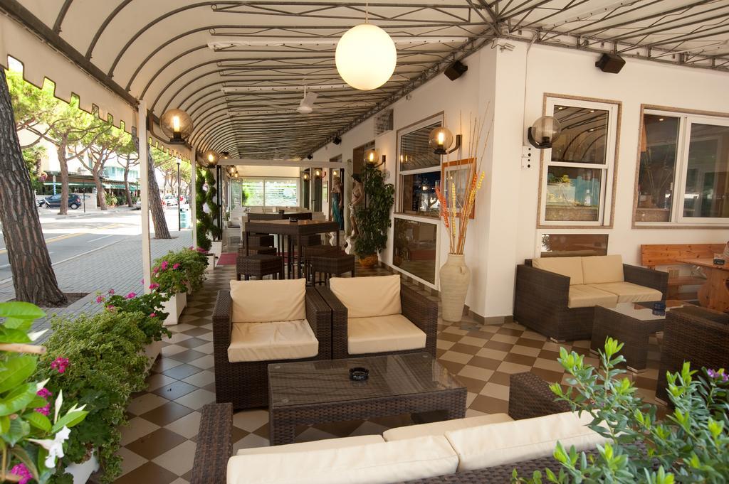 Hotel Roma Лидо ди Йезоло Екстериор снимка
