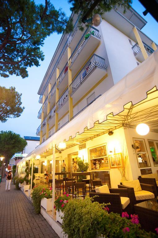 Hotel Roma Лидо ди Йезоло Екстериор снимка